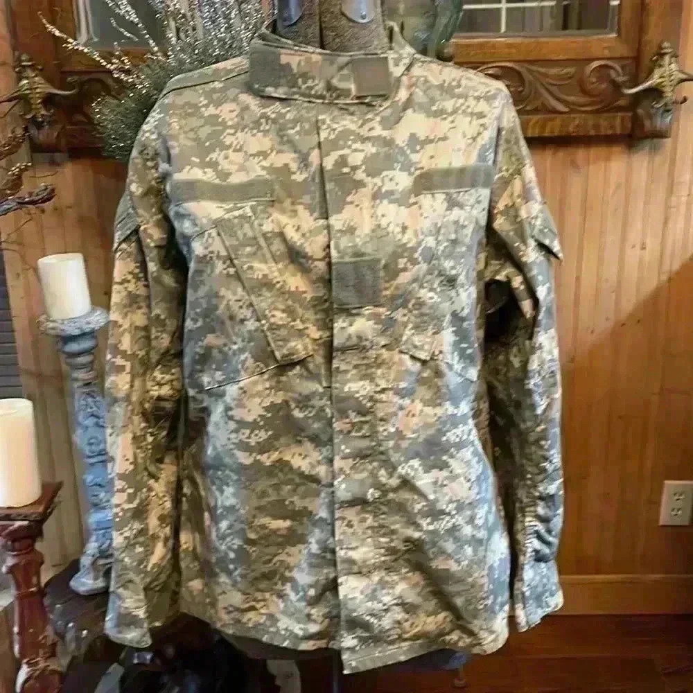 Military jacket. Size medium/long.